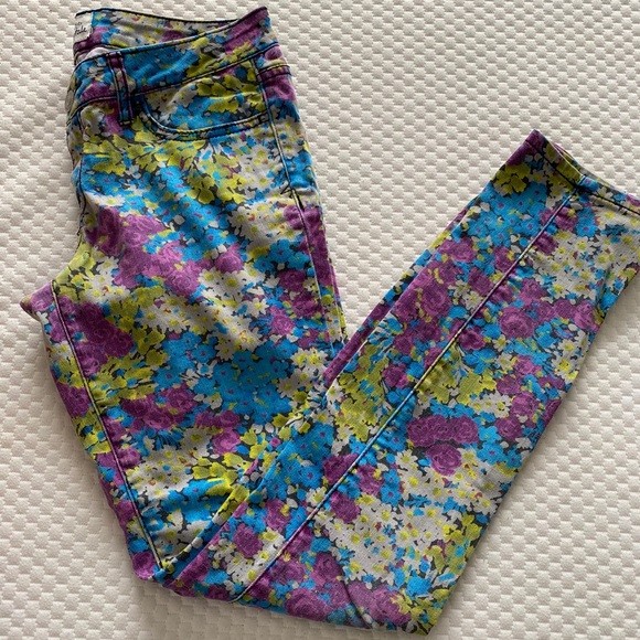 Floral print Aeropostale skinny jeans size 3/4 - Picture 4 of 4